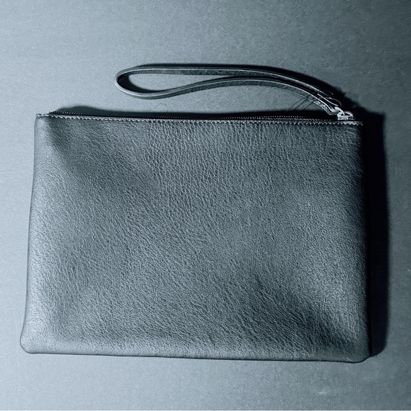 NWT Lauren Conrad Polar Bear Wristlet - Picture 4 of 6